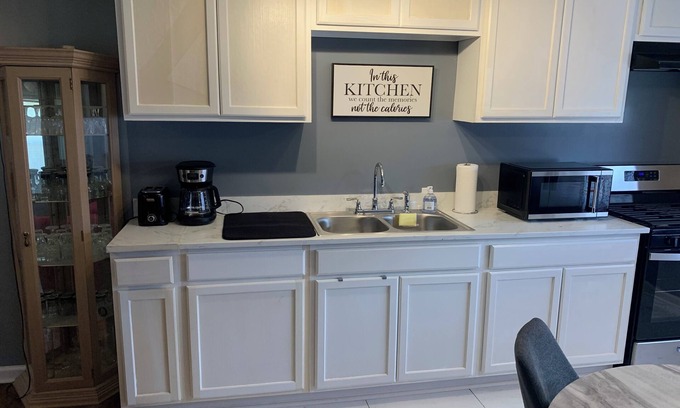 South Pensacola Apartamento | 2-bedroom apartment in charming Pensacola with AC, WiFi. Start your vacation now
