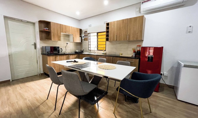 Lusaka Casa | 2-bedroom apartment in delightful Lusaka's with AC, power backup gardens