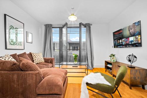 Theatreland Birmingham Apartamento | 2-Bedroom Apartment in Heart of the City - China Town - Balcony - Secure Parking Included 48A