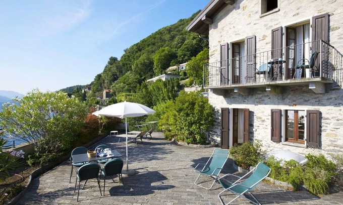 Cannobio Apartamento | Apartamento de 2 piezas en un lugar de vacaciones muy popular con una playa privada