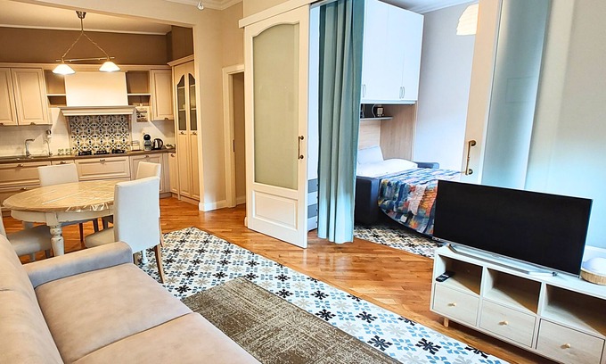 Garbatella Apartamento | 2 Bedroom Apartment in Rome