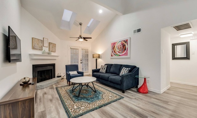 Vickery Meadow Apartamento | 2-bedroom apartment in superb Dallas with WiFi, AC