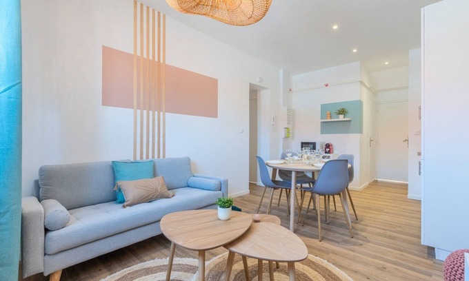 Roubaix Apartamento | 2 bedroom apartment near tram, CHR + parking