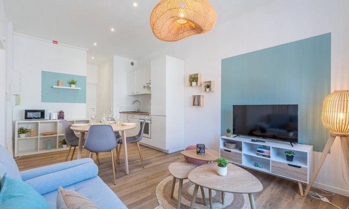 Roubaix Apartamento | 2 bedroom apartment near tram, CHR + parking