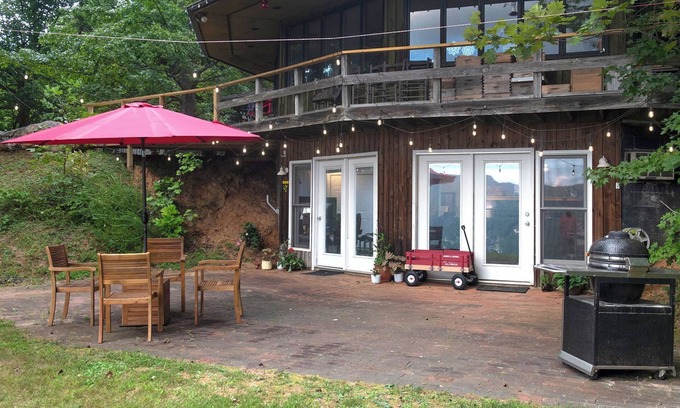 Sylva Apartamento | 2 Bedroom Apartment overlooks WCU and Cullowhee NC with hot tub and the view wow
