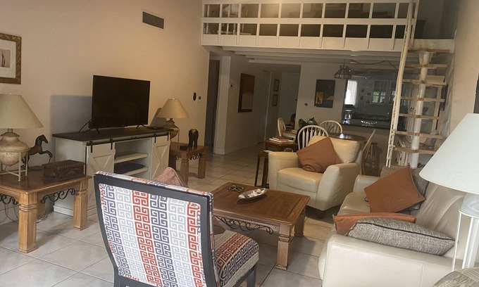 Fort Pierce Casa | 2 bedroom apartment with loft on the beach