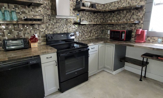 Mount Airy Apartamento | 2 Bedroom apartment with handicap-friendly features
