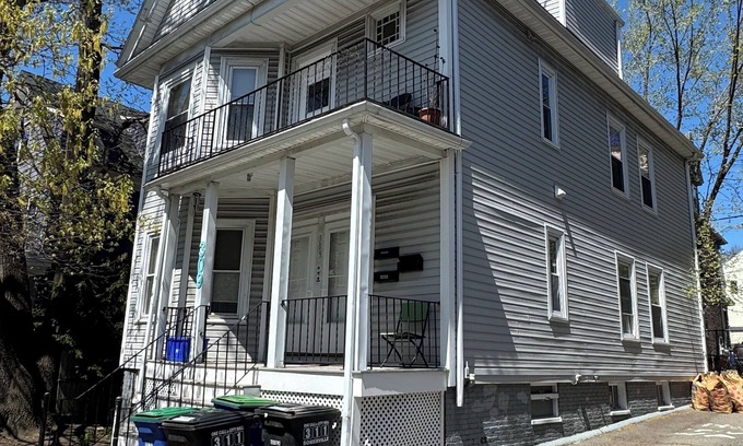 Spring Hill Apartamento | 2-bedroom apartment in fabulous Somerville with AC, WiFi and off street parking