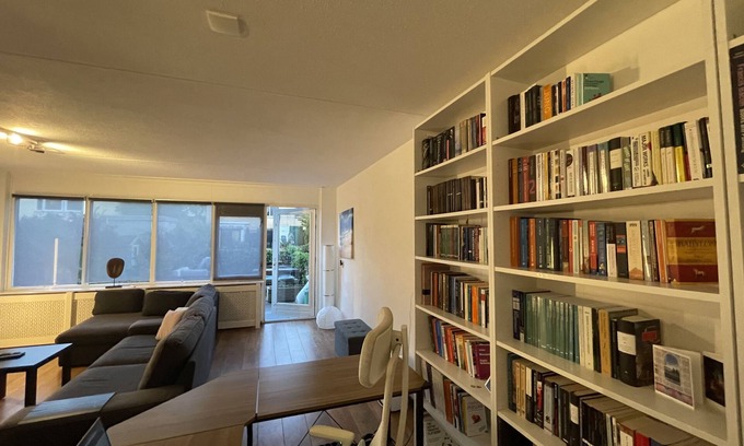 Amsterdam North Casa | 2 bedroom apartment with backyard and free parking