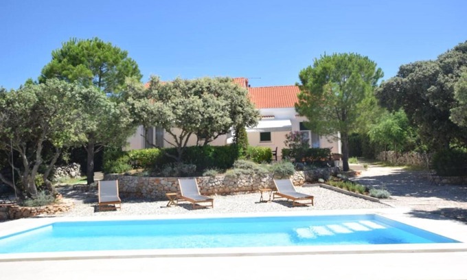 Mandre Apartamento | 2-bedroom apartment with private terrace and shared swimming pool