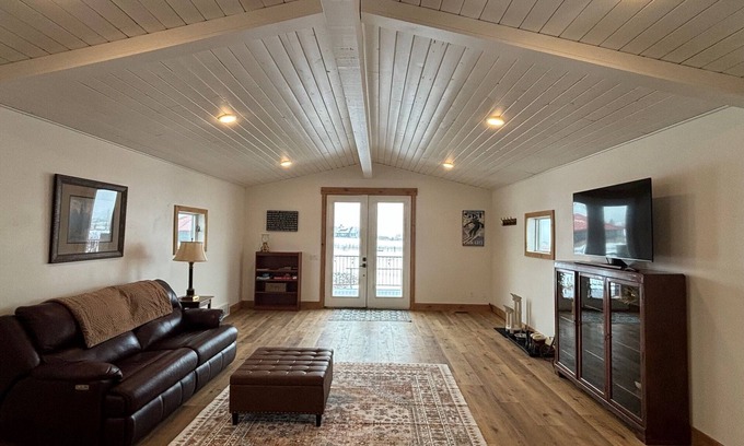 Kamas Apartamento | 2-bedroom apartment with Wi-Fi and full kitchen plus laundry in amazing Kamas.