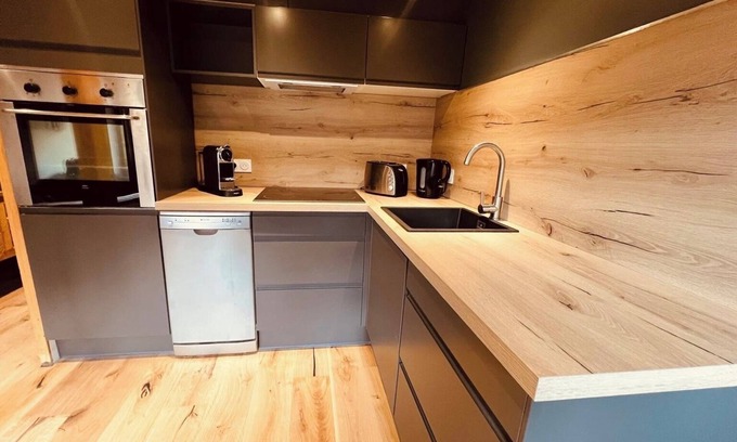 Argentiere Apartamento | Moderno apartamento con balcón frente a algo en el pueblo de Argentiere, por el Gran Montets levanta