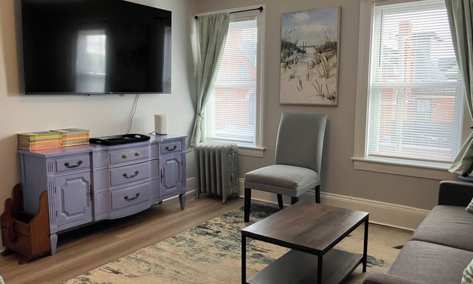Dover Apartamento | 2-Bedroom Apt Near UNH, Portsmouth! - Parking, Full Kitchen, Free Wine!