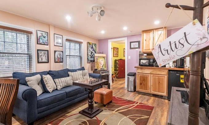 Scotrun Casa | 2 bedroom Artist Studio Creative Space