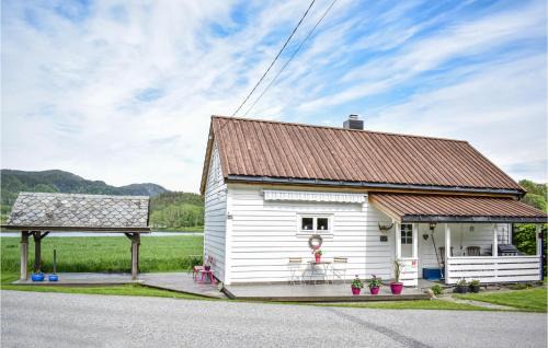 Kvam Casa | 2 Bedroom Awesome Home In Tørvikbygd