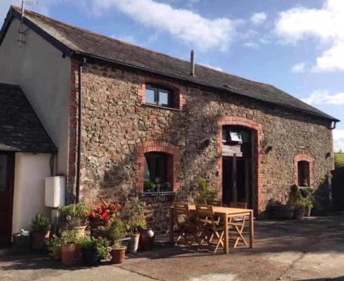 Broadwoodkelly Casa | 2 Bedroom Barn Sleeps 4 -Hot Tub -Barbeque