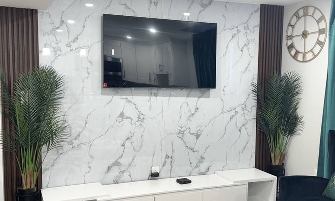 Brampton Apartamento | 2 Bedroom Basement Apartment with Seperate Entrance. Free Wifi & Parking.