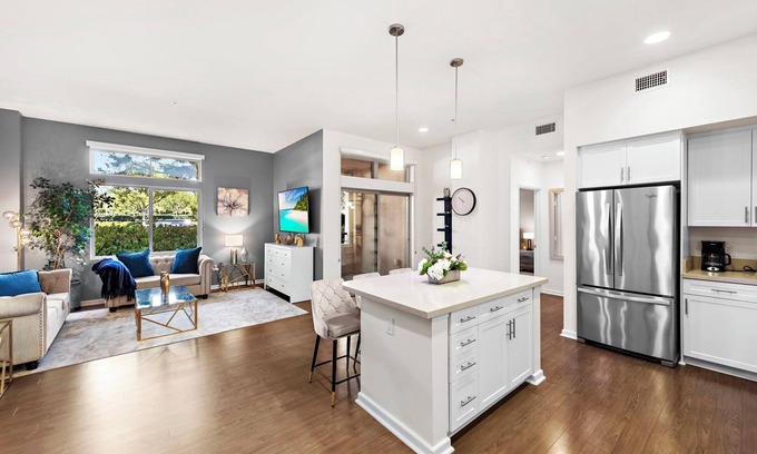 North Tustin Apartamento | 2-bedroom beauty Walking Distance to Irvine Spectrum/ 15 minutes to disney