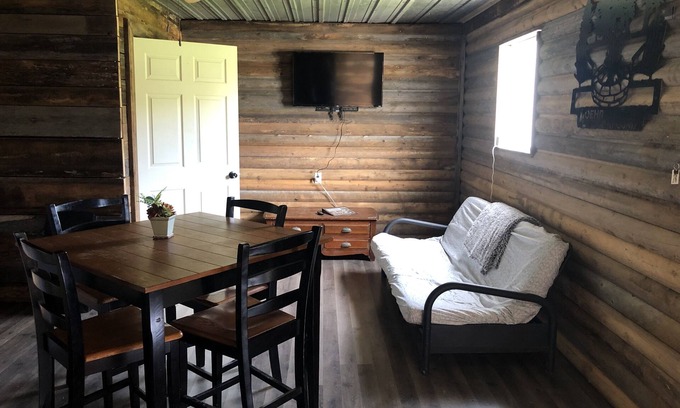 Flemington Cabina | 2 bedroom cabin close to Pomme de Terre Lake
