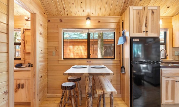 Thonotosassa Cabina | 2 Bedroom Cabin - Happy Travelers RV Resort