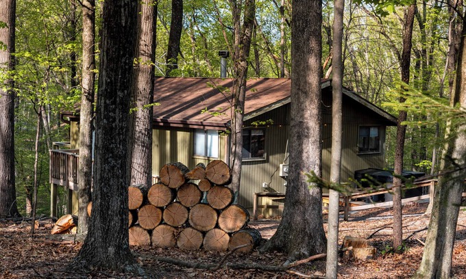 The Woods Cabina | 2-Bedroom cabin Hot tub Fireplace PS5