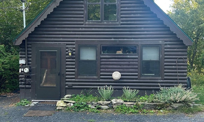 Greenville Cabina | 2-bedroom cabin in Greenville , private beach, 48' Dock good for Float plane