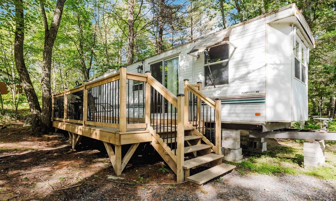 Carling Casa | 2-bedroom Camper Trailer Cottage #1