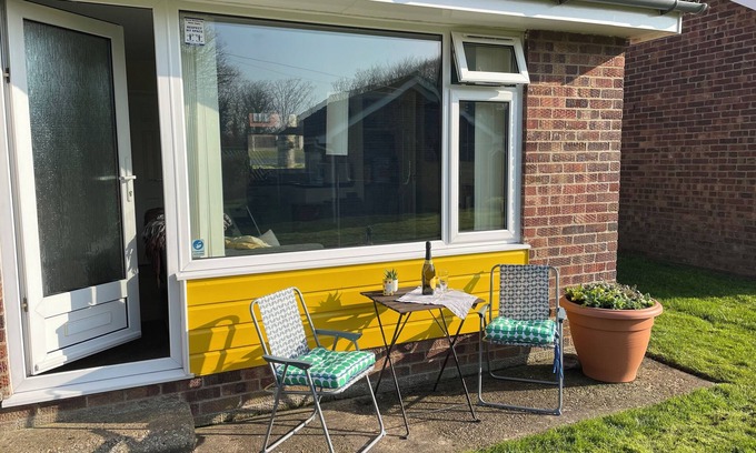 Mundesley Chalet De Esquí | 2 bedroom chalet 5 minutes walk to shops, pubs and a large dog-friendly beach,