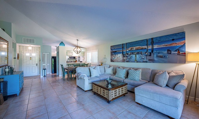 Palm Beach Gardens Cabaña | 2-bedroom cottage just a 14-minute walk to PGA National