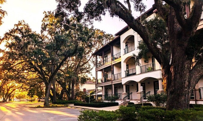 King City Condominio | 2-bedroom Condo on St. Simons Island. Pool/Parking/Beach/Food/Bars/Stores, etc.
