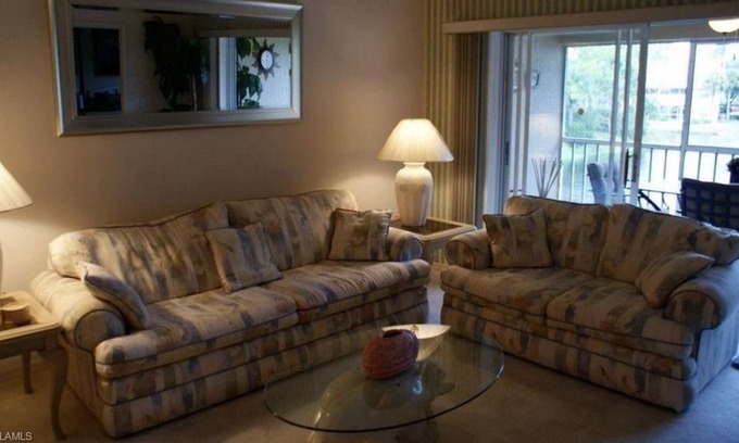 Palm River Estates Condominio | 2 Bedroom Condo 429953 by Houzlet