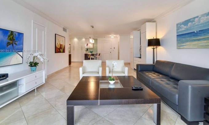Bal Harbour Condominio | 2 Bedroom Condo 438858 by Houzlet