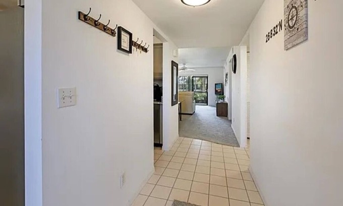 Naples Condominio | 2-bedroom condo, full Golf Membership in newly renovated Naples gated community.