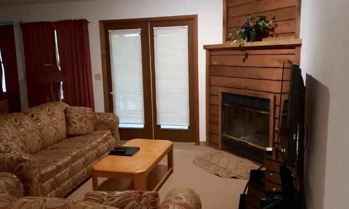 DuBois Condominio | 2 Bedroom Condo in Lakeside Resort Community (1 Queen, 2 Twins)