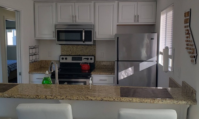 Stockton Condominio | 2-bedroom condo in trendy Southpark San Diego