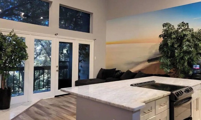 Lake Highlands Condominio | 2-bedroom condo just 9 minutes drive to Galleria Dallas