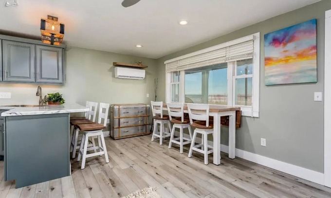 Gypsum Condominio | 2-bedroom condo steps away from beautiful Gem Beach