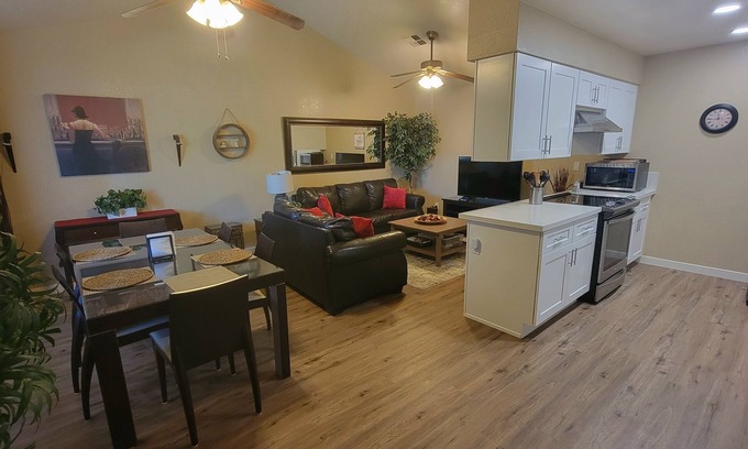 Apache Junction Condominio | Condominio de 2 habitaciones con vistas a la montaña y piscina climatizada