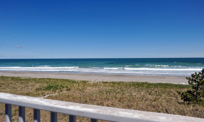 Waveland Condominio | 2 bedroom condo with direct beach access!
