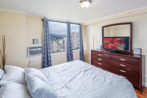 McCully - Moiliili Apartamento | 2 Bedroom Corner Suite & Tropical Views