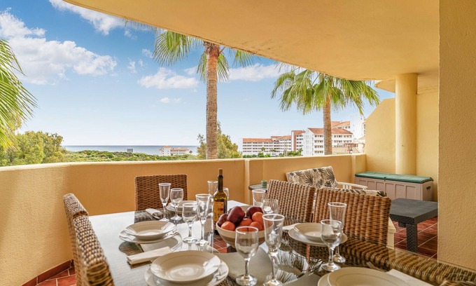 Puerto de la Duquesa Apartamento | Acogedor apartamento de 2 dormitorios.