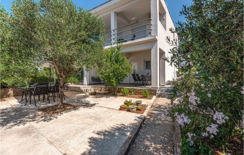 Oklaj Apartamento | 2 Bedroom Cozy Apartment In Zaboric