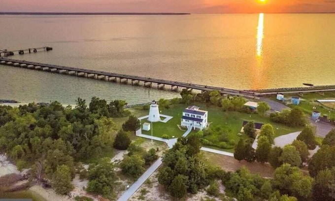 Piney Point Cabaña | 2 Bedroom Cozy Beach Cottage with beach access