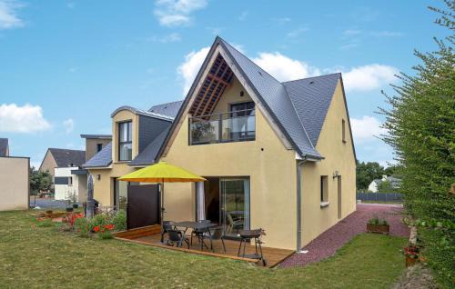 Gouville-sur-Mer Casa | 2 Bedroom Cozy Home In Gouville-Sur-Mer