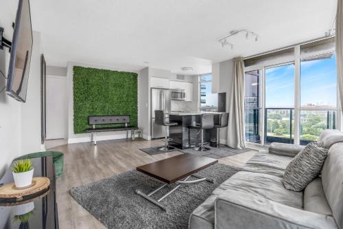 Fort York Apartamento | 2 Bedroom Downtown Toronto Stay with Stunning Views & Free Parking