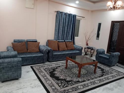 Hyderabad Apartamento | 2-Bedroom Elegant and Spacious AC Apartment only for families, Prime Location, Just 100m from Main Road!