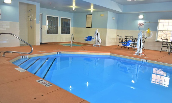 Northeast Heights Condominio | Suite Equipada | Desayuno diario gratuito, acceso a la piscina + bañera de hidromasaje