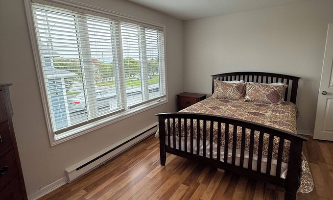 Terra Nova Apartamento | 2 Bedroom Executive Apartment near Airport - Airport Manor Unit #2