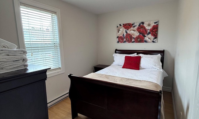 Terra Nova Apartamento | 2 Bedroom Executive Apartment near Airport - Airport Manor Unit #3