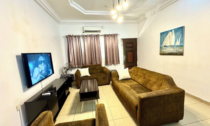 Utako Apartamento | 2 BEDROOM FLAT at UTAKO ABUJA. 24hrs LIGHT, WIFI & KITCHEN
